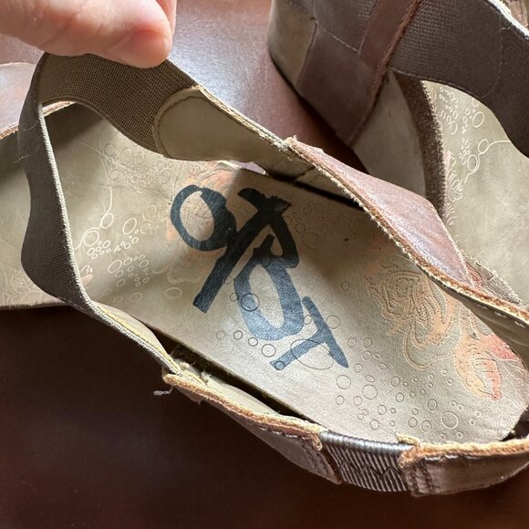 OTBT Bushnell Wedges | metallic zinc leather | 10 | gray brown heels - Picture 7 of 7